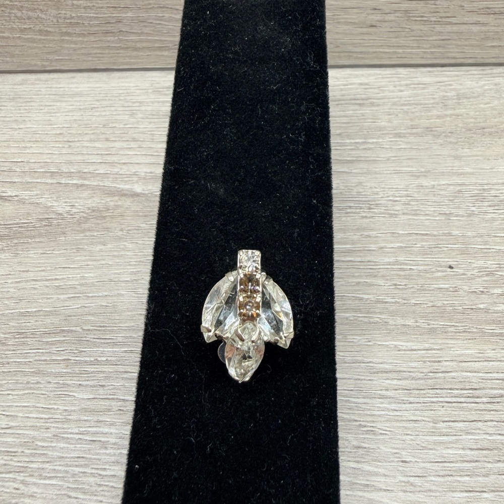 Elegant Crystal Brooch‎